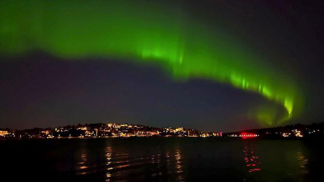 Kuzey Işıkları Stockholm’de gökyüzünü yeşile boyadı