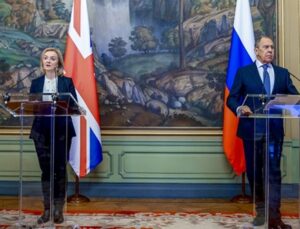 Rusya Dışişleri Bakanı Lavrov ile İngiltere Dışişleri Bakanı Truss arasında gergin görüşme